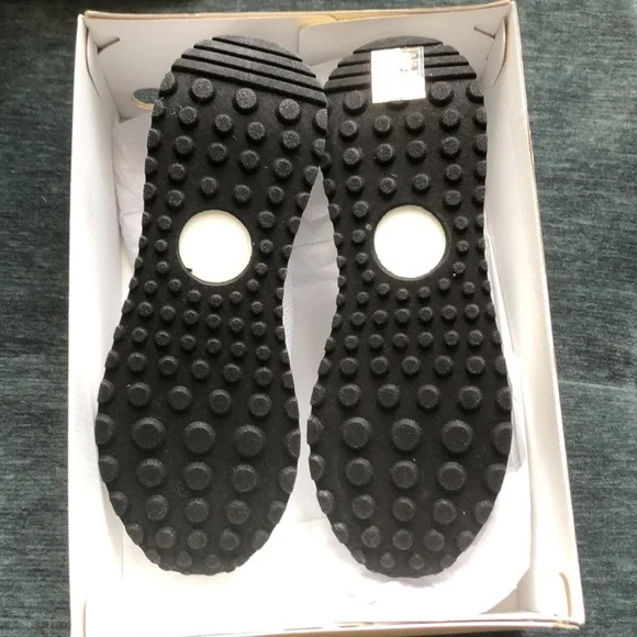 Women’s Michael Kors sneakers - Picture 5 of 10